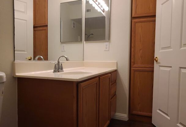 2 beds, 2 baths, $1,300, Unit # 180