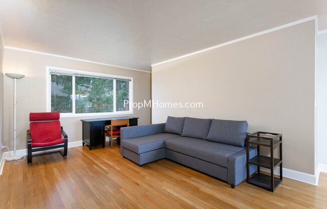 Beautiful Partially Furnished One Bedroom Condo In The Heart of Downtown Lake Oswego!