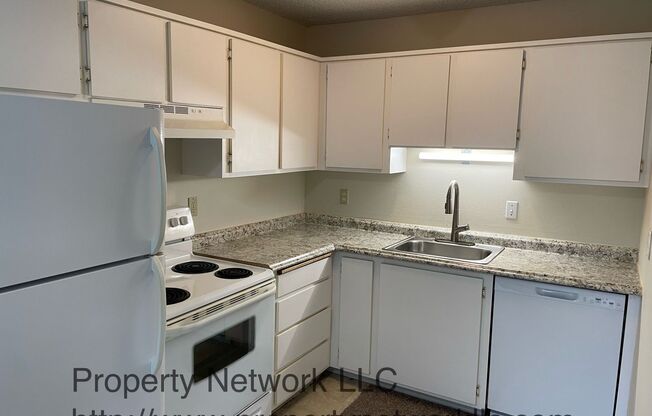 Gresham 2 Bedroom Condo with Garage