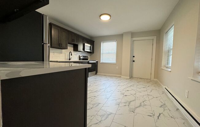 2 beds, 1 bath, $1,695, Unit Apt 17