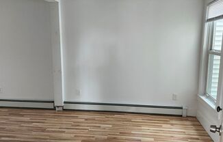 3 beds, 1 bath, $1,800, Unit 60 Main St, 1st flr