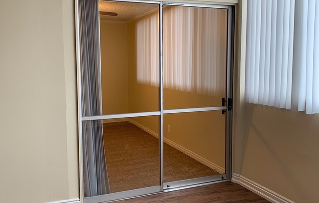 2 beds, 1 bath, 900 sqft, $1,521, Unit 301