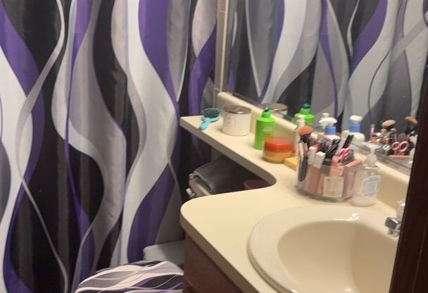 Nice 2 bed 2 bath second floor unit near Buckley Air Force base!