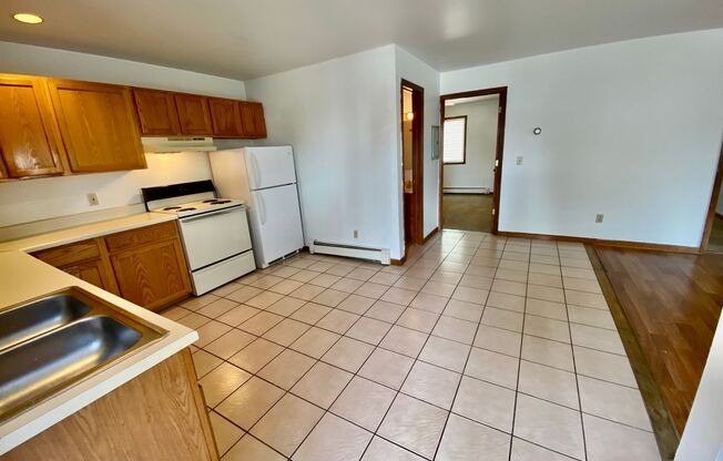 3 beds, 1 bath, $1,550, Unit 5