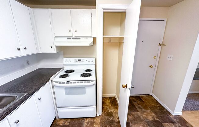 2 beds, 1 bath, 675 sqft, $2,295, Unit 202