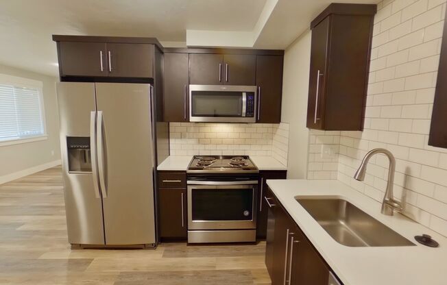 2 beds, 1 bath, $1,700, Unit 4