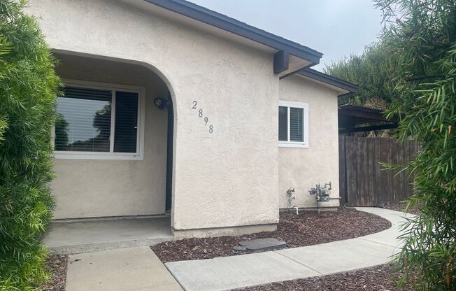 3bd/2ba Single Story Duplex with New Luxury Vinyl Plank!