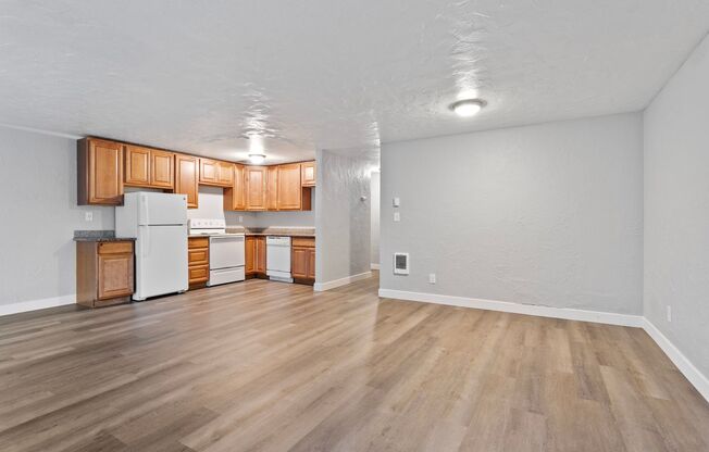 2 beds, 1 bath, 900 sqft, $1,495, Unit 112