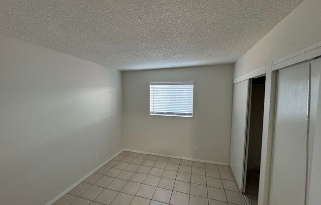 2 beds, 1 bath, $1,995, Unit 5406-4