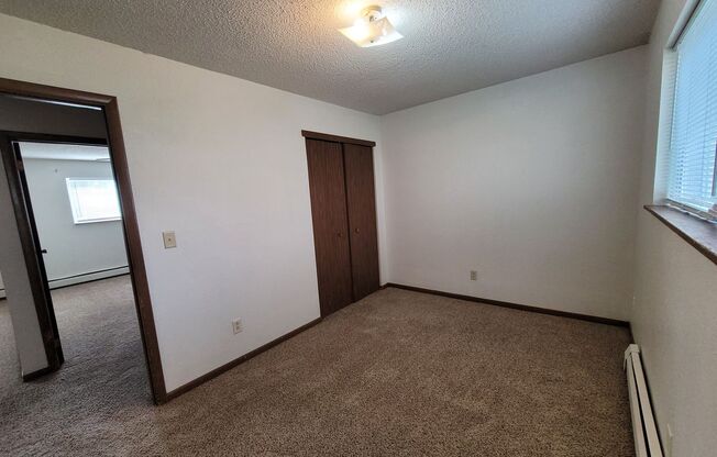 2 beds, 1 bath, $725, Unit 01