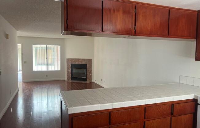 222 W DEXTER ST