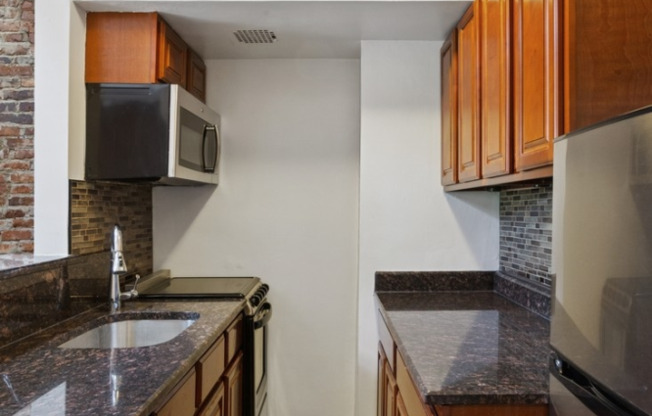 207 W 22 ST