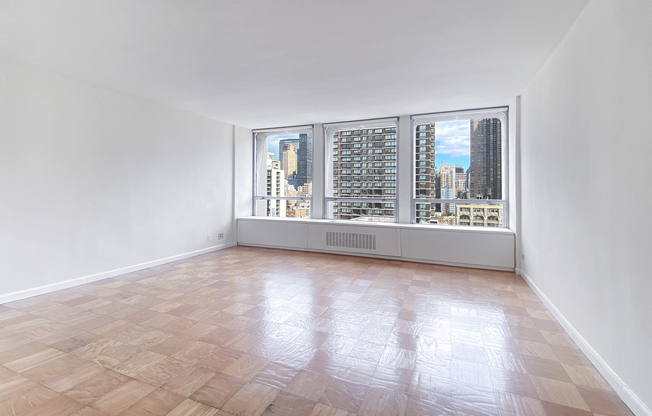 1 bed, 1 bath, 482 sqft, $3,350, Unit 18H