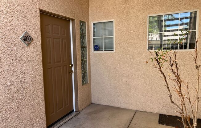 2 beds, 1 bath, $1,450, Unit # 1050