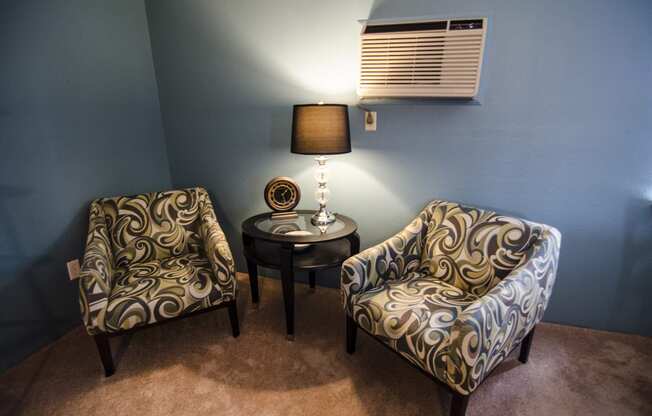 Sitting room at Mason Hills Apartments in Mason, MI