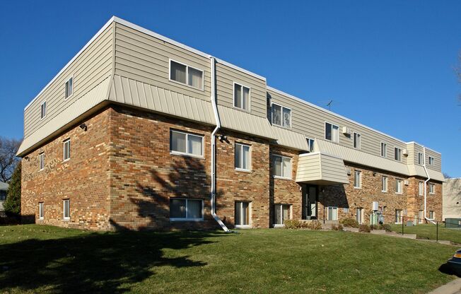 2 beds, 1 bath, 750 sqft, $1,349, Unit 1624-2B