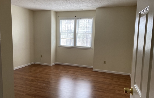 2 beds, 1 bath, 1,054 sqft, $2,200, Unit 39