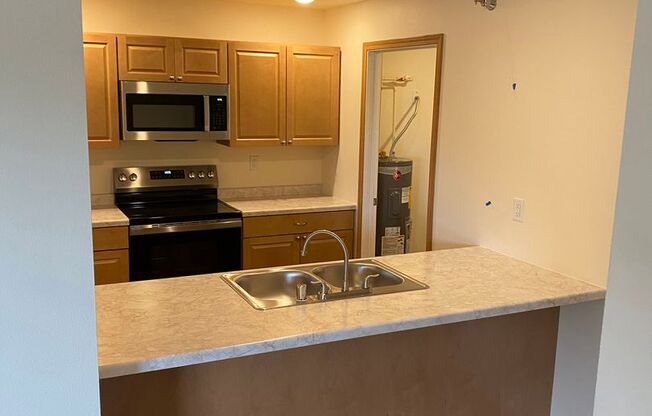 2 beds, 1.5 baths, $1,475, Unit 101