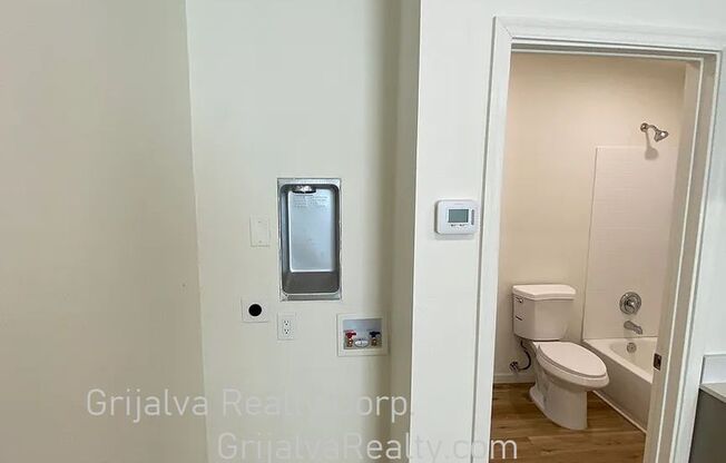 2 beds, 1 bath, 530 sqft, $1,050, Unit 04