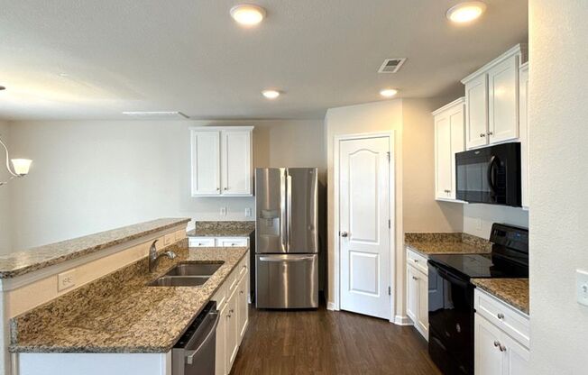 Townhome in Pawcreek Village!