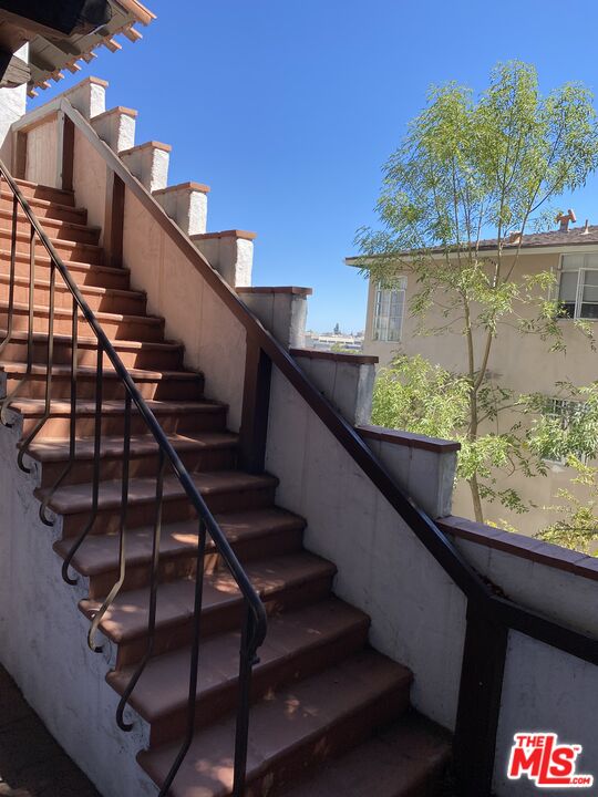 476 LANDFAIR AVE