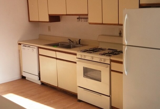 2 beds, 1 bath, $1,100, Unit South Side Slopes