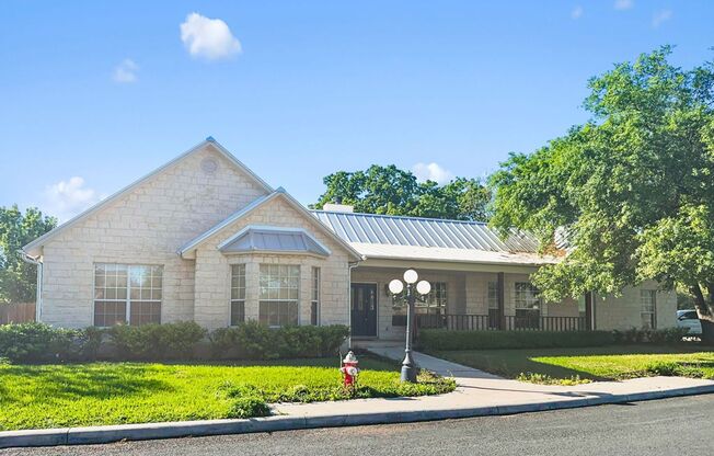 Great Home In The Heart of Downtown Boerne!