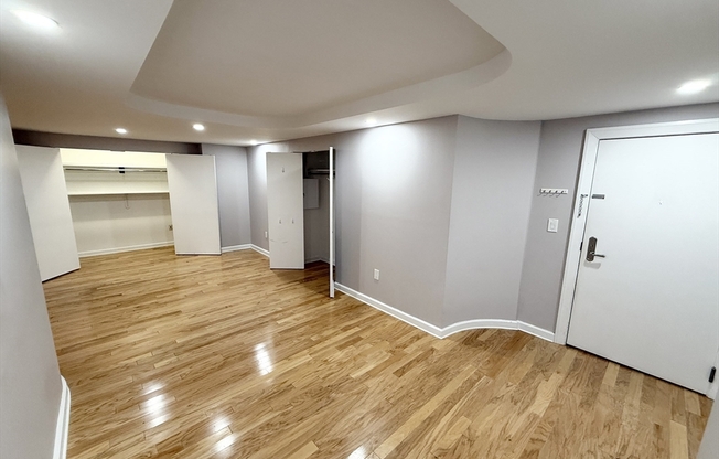 2 beds, 2 baths, $5,500, Unit 704