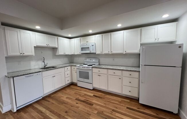 2 beds, 1 bath, 750 sqft, $2,139, Unit 5645 Hobart Street #1