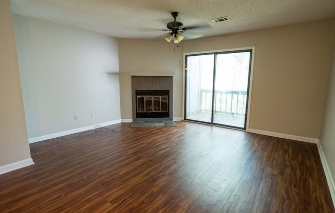 Spacious 2/2.5 Townhome with perfect location!!!