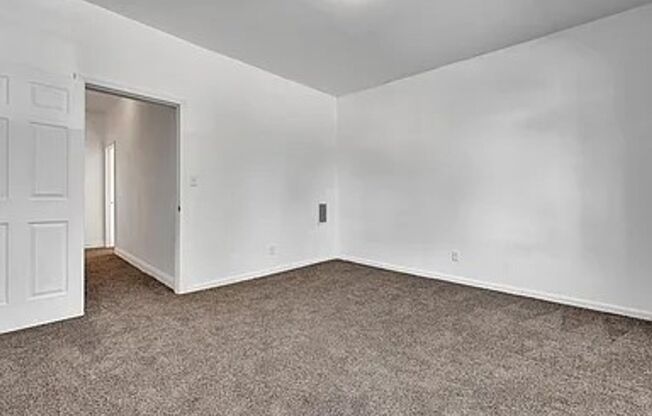 4 beds, 1 bath, $1,595