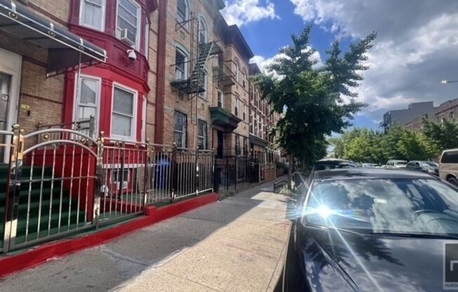 1129 ROGERS AVE