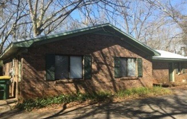 2 bed 1 bath duplex on Barber St.