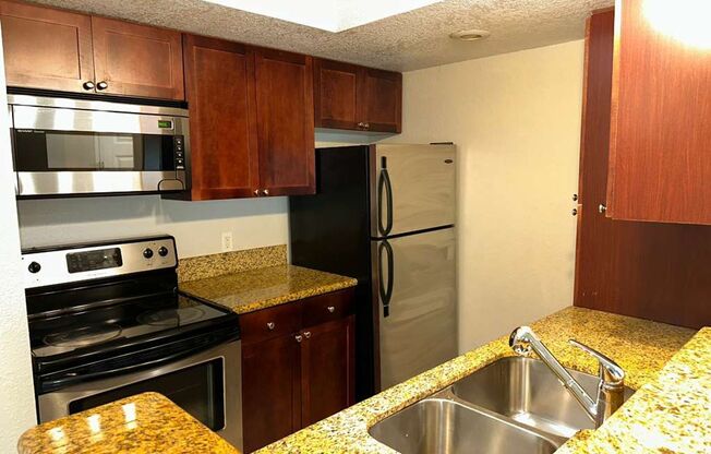 Cozy 2/2 2nd Floor Condo by Millenia Mall! Available Now!