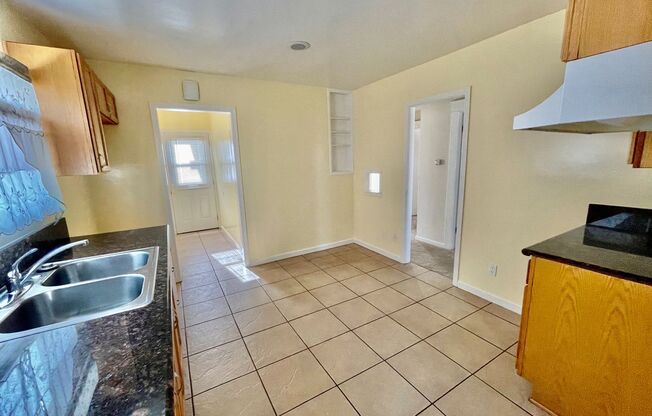 3 beds, 1 bath, 1,500 sqft, $3,595