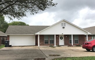 Spacious 4/4 House with Yard in the Baylor Bubble!