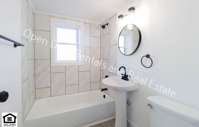 2 beds, 1 bath, 643 sqft, $995, Unit E01