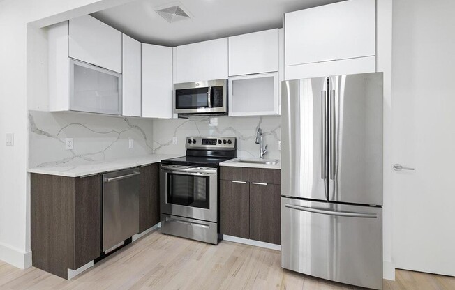 122 E 102 ST