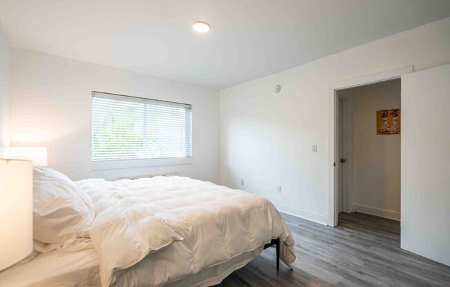 2 beds, 1 bath, 800 sqft, $2,000, Unit 14