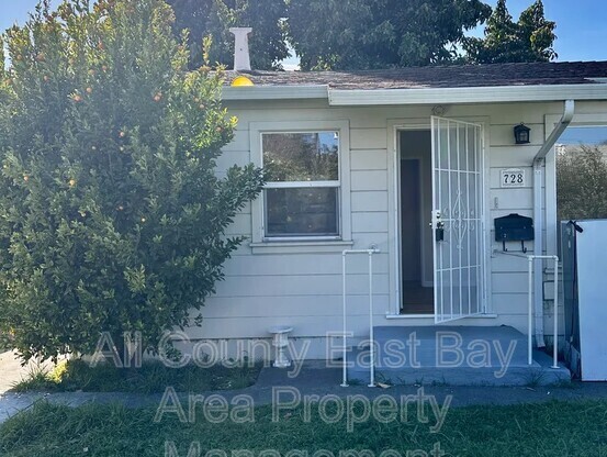 728 CHERRY WAY