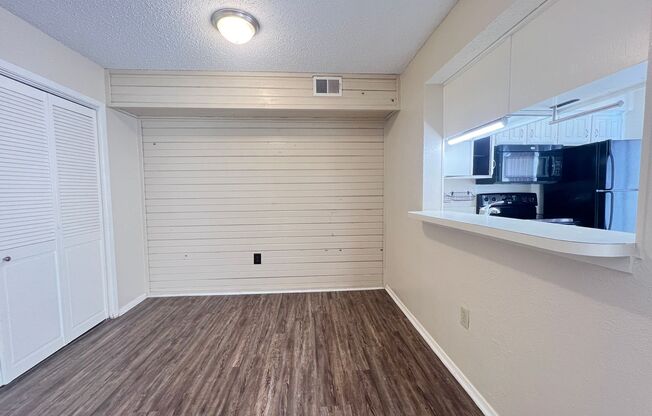 Beautiful 2-story 1/1.5 Mediterranean Style Condo in Gated Dallas Community For Rent!