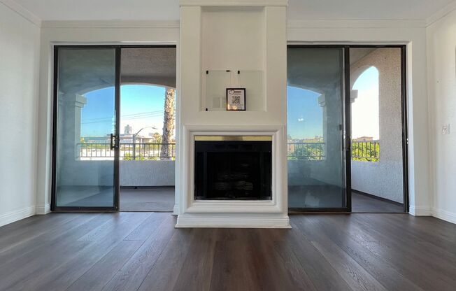 **555 Maine Ave #304 Long Beach** Upstairs 3 bedroom 2 bath - 2 weeks free OAC!!