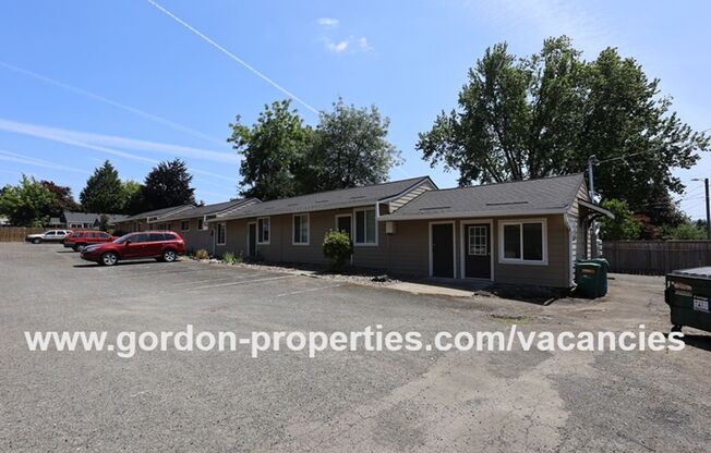 SE Arista Dr - 2 bedroom unit in the heart of Oak Grove