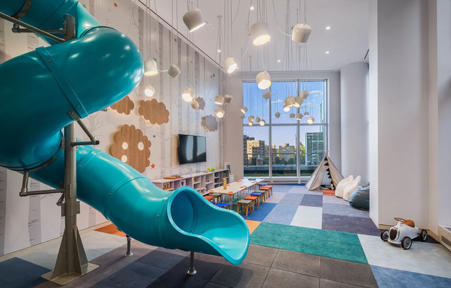 1 bed, 1 bath, 726 sqft, $5,300, Unit 36D