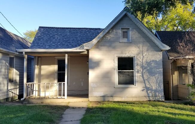 3 beds, 1 bath, $900