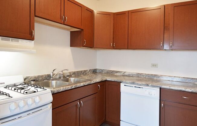 Studio, 1 bath, 375 sqft, $865, Unit 24 - 329