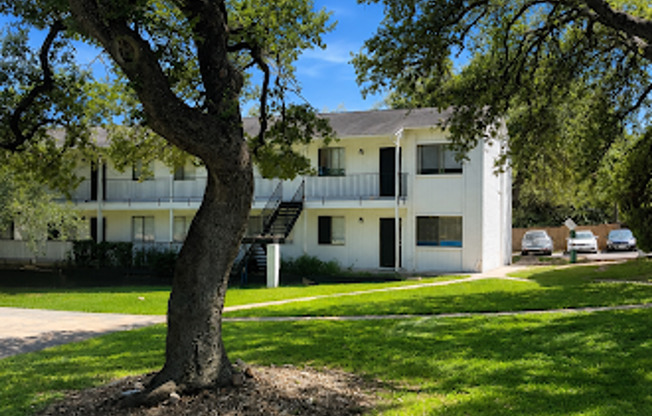 Southland Apartments | Community Pool | Convenient Location