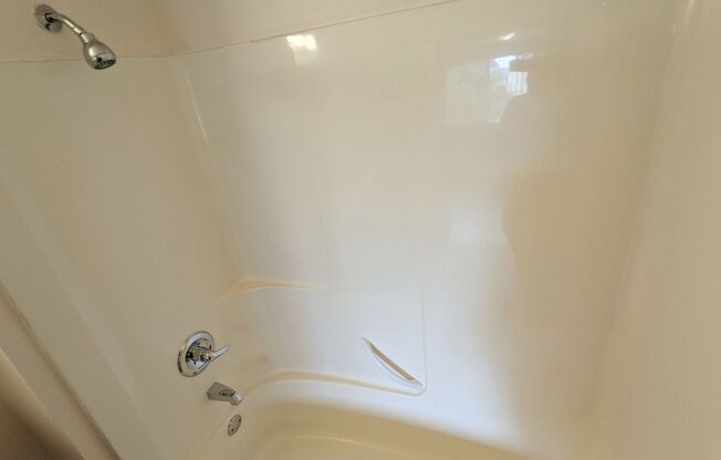 1 bed, 1 bath, 650 sqft, $1,195, Unit 11