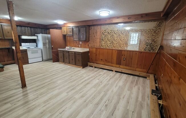 Property for Rent: 2432 Burtis Ave - 1 Bedroom, 1 Bathroom