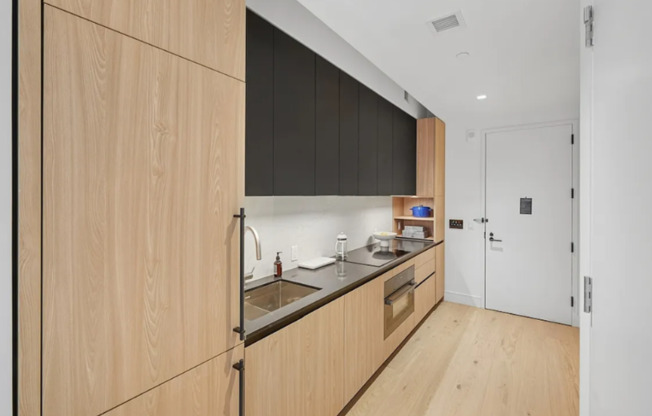 W. 43rd St , 9th Ave